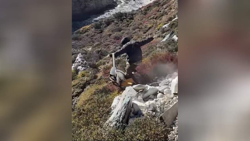 男子突然失控快速冲下山坡，抱头痛苦大喊，原因曝光：严重可至昏迷