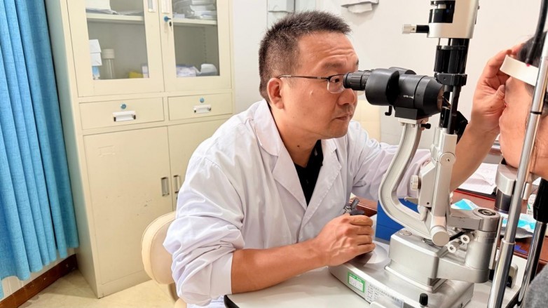 涪陵爱尔眼科对复杂“糖网”精准施治,守护退休教师光明