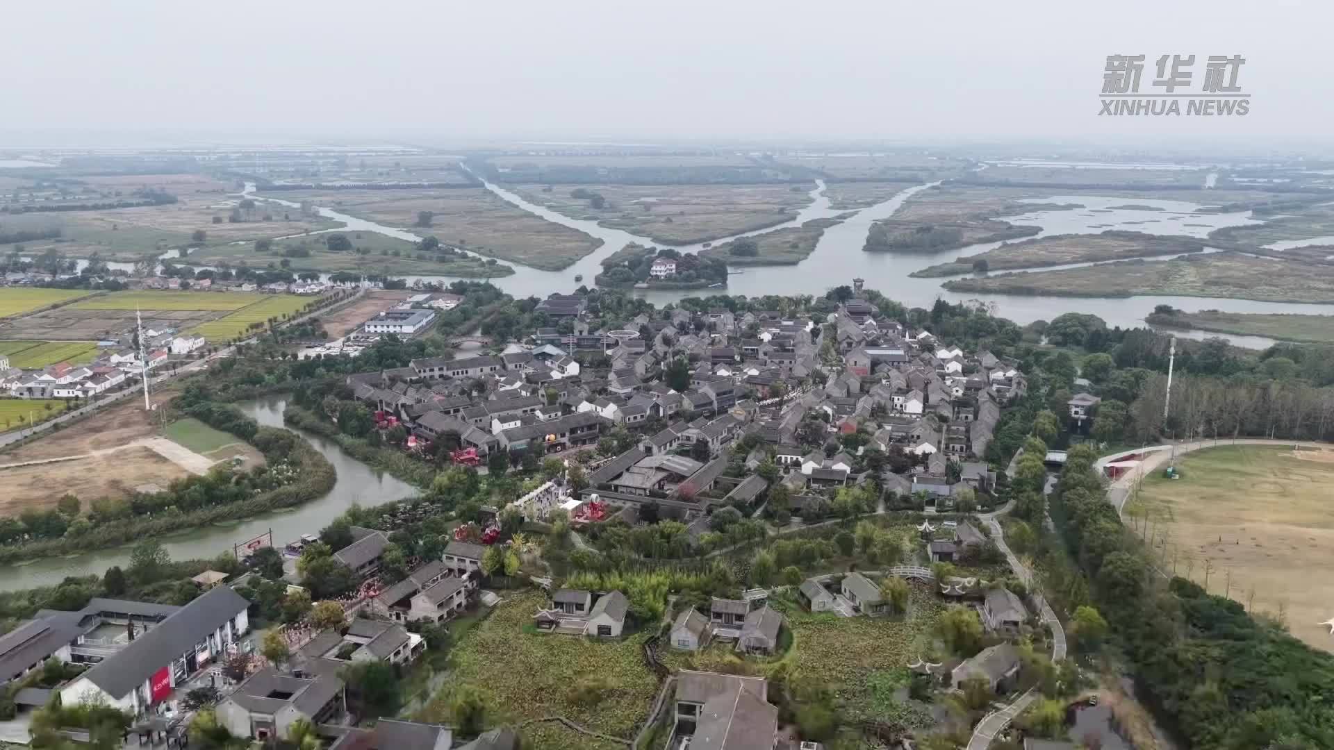 盐城建湖：银发集市进景区 敬老服务暖重阳