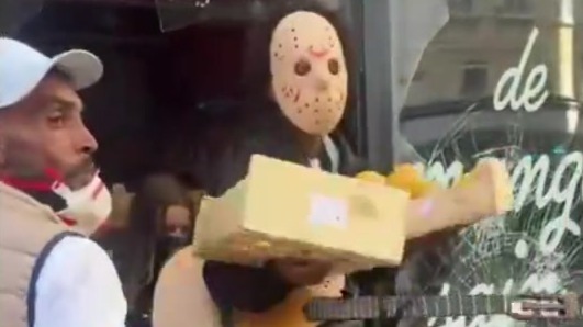 “水果我抢了，水果我分了”