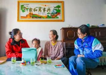 窗帘之约·暖阳守望 | 一扇窗帘一份牵挂,青岛西海岸新区薛家岛街道华顶山路社区守护万家暖阳