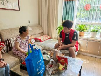 窗帘之约·暖阳守望 | 一扇窗帘一份牵挂,青岛西海岸新区薛家岛街道华顶山路社区守护万家暖阳