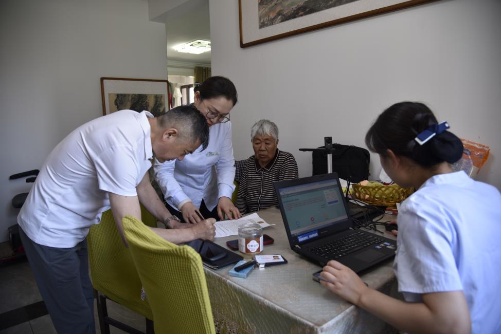 （移动工作人员上门为我母亲办理业务）