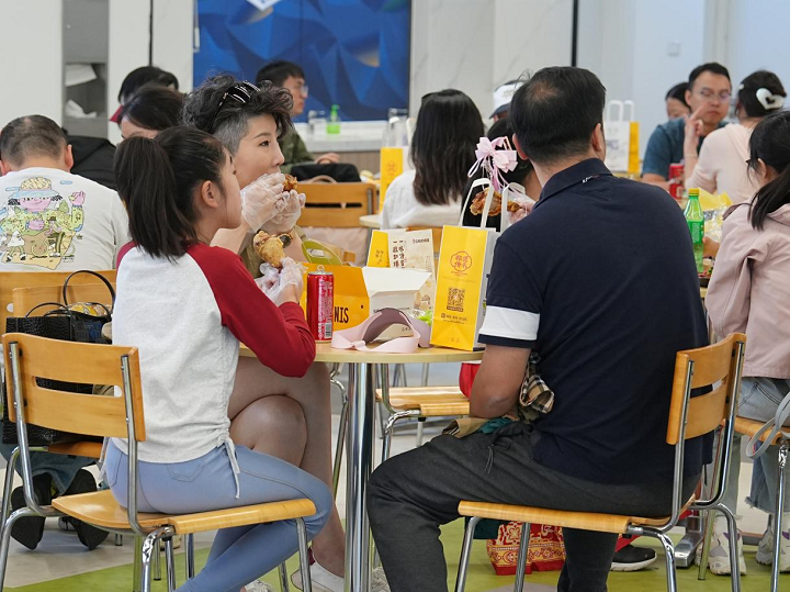 从秦皇岛到上海大师赛：临榆炸鸡腿大师赛快闪店14天接待超1.4万人次