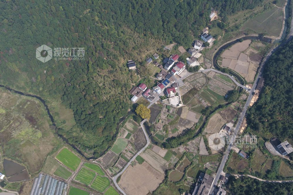 2026年10月19日在江西省上饶市广信区黄沙岭乡航拍的一组画面。