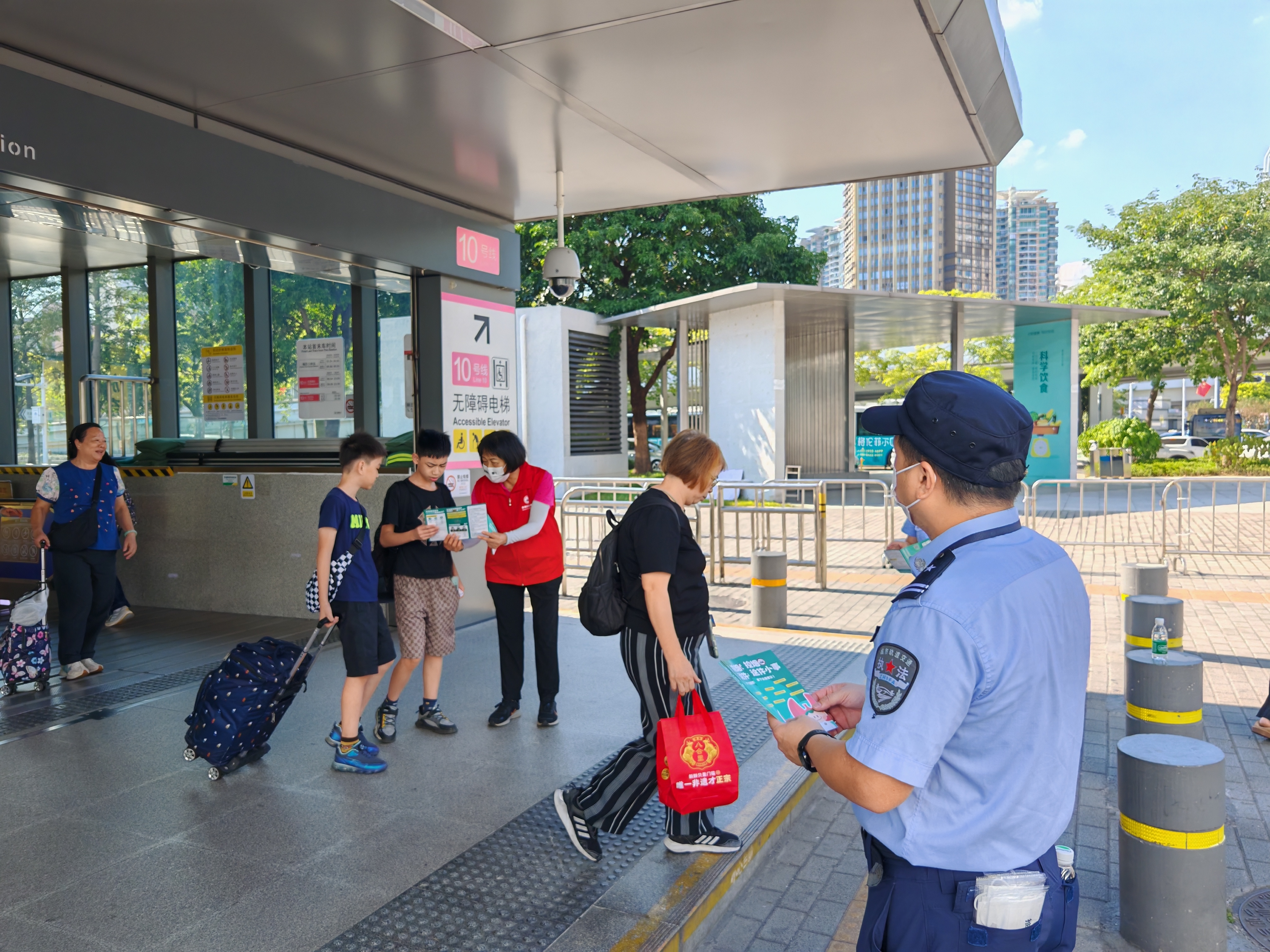 福田口岸建设“无烟街区” “全口岸都禁烟嘛!”香港阿伯过关都要学控烟条例