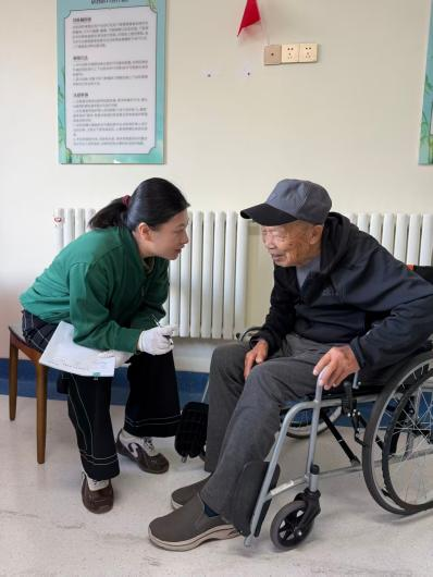 夏至医疗・城运颐养重阳公益行: 把专业康复送到长者身边