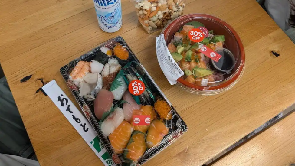 日本年轻人流行“取消吃饭”：23岁打工人两天吃一顿，“菜肉太贵，干脆不吃了”