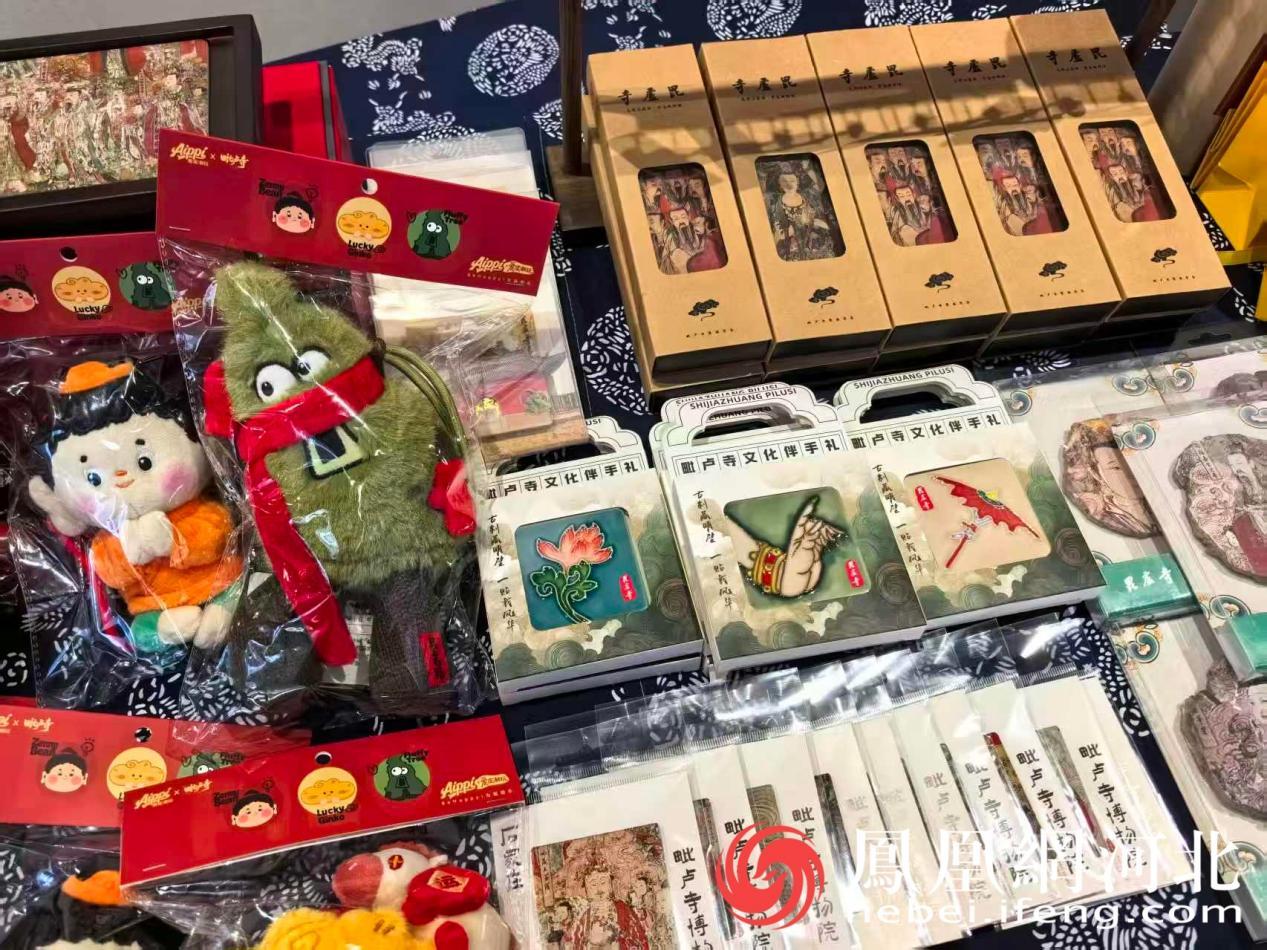 毗卢寺壁画特色文创周边产品展示
