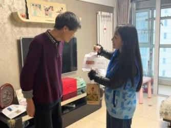 窗帘之约·暖阳守望 | 一扇窗帘一份牵挂,青岛西海岸新区薛家岛街道华顶山路社区守护万家暖阳