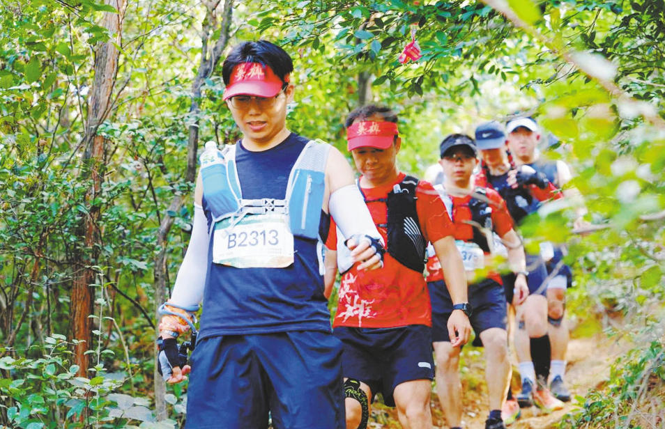 2026南昌梅岭越野赛激情开跑 959名跑者齐聚湾里(图)
