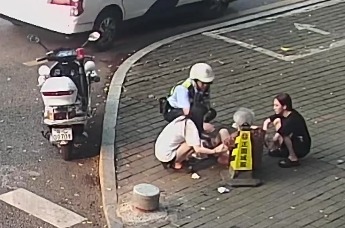 这两个女孩很棒