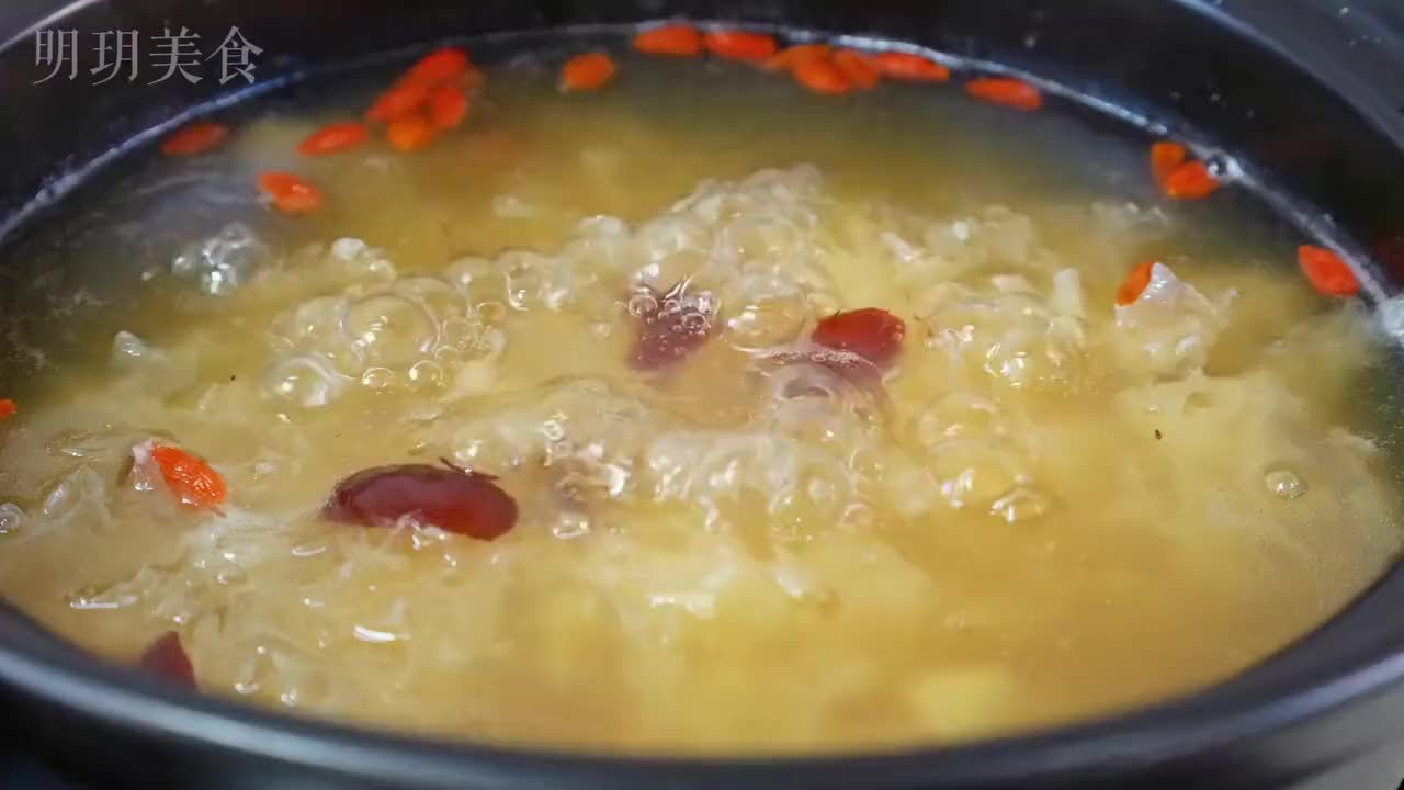 煮银耳出胶有诀窍，切记不要直接下锅炖！牢记3要点，胶质感满满，太好喝了