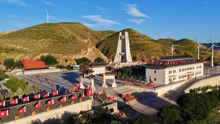 这是航拍的山城堡战役纪念馆(中共环县委宣传部供图)