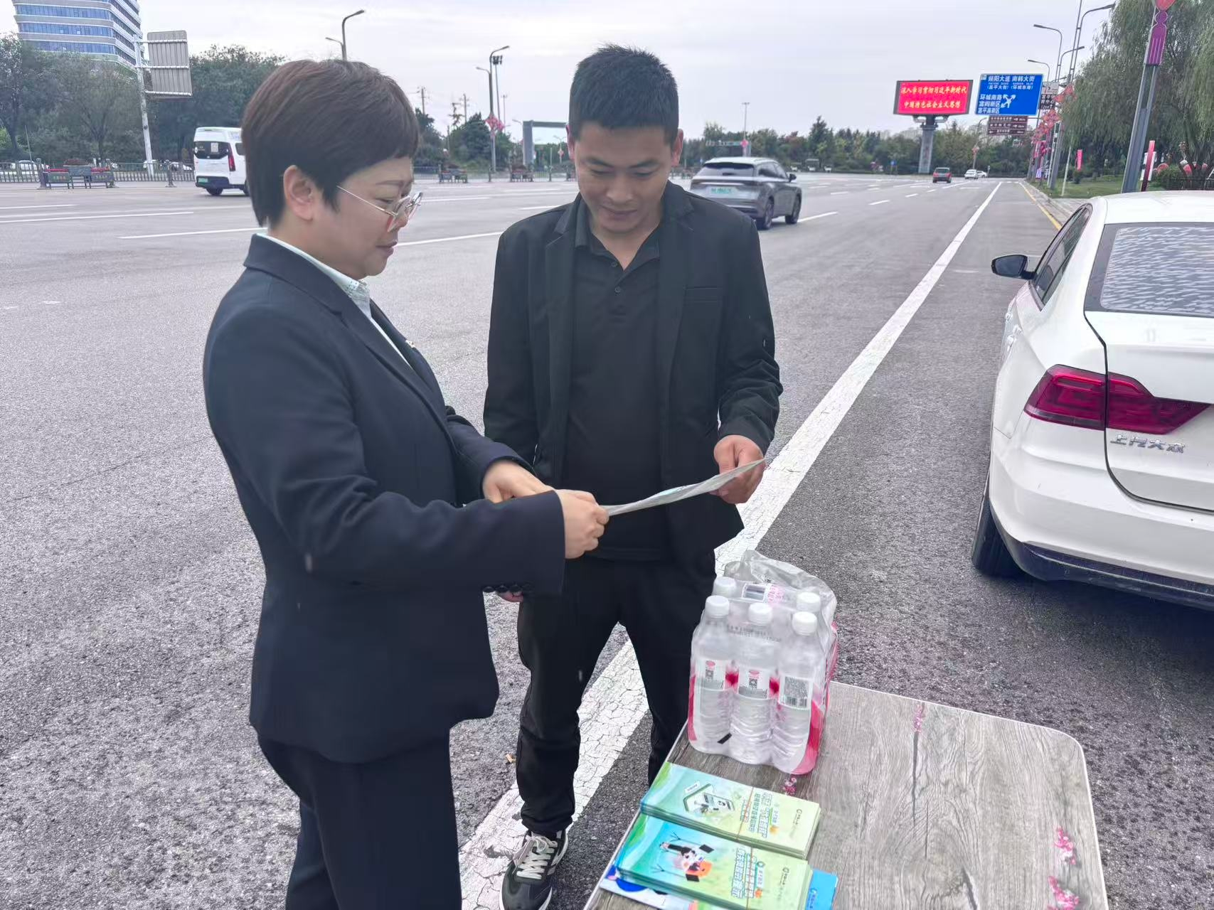 警保联动护国庆 暖心服务伴出行——国寿财险渭南中支全力守护节日平安路