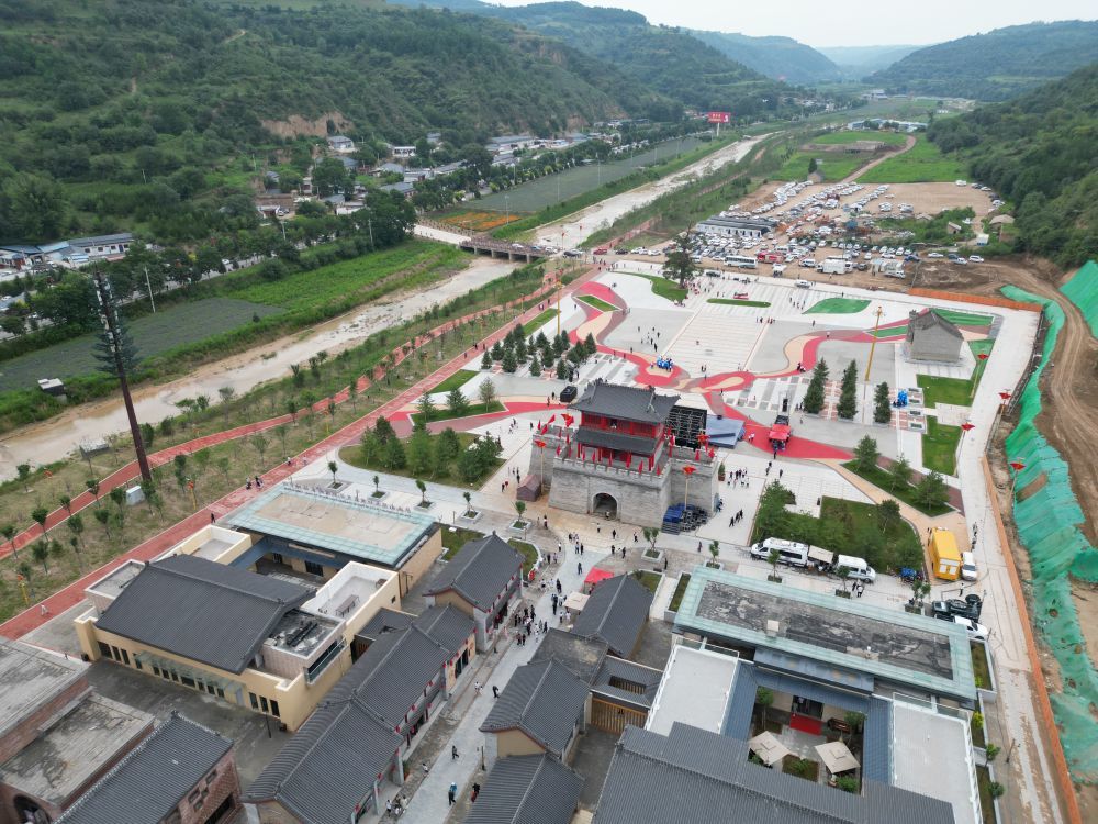 位于甘肃省庆阳市华池县的长征国家文化公园南梁革命根据地核心展示园一角(无人机照片) 新华社记者 张智敏 摄