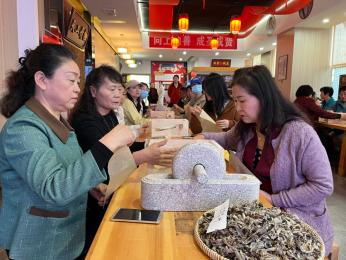 窗帘之约·暖阳守望 | 一扇窗帘一份牵挂,青岛西海岸新区薛家岛街道华顶山路社区守护万家暖阳