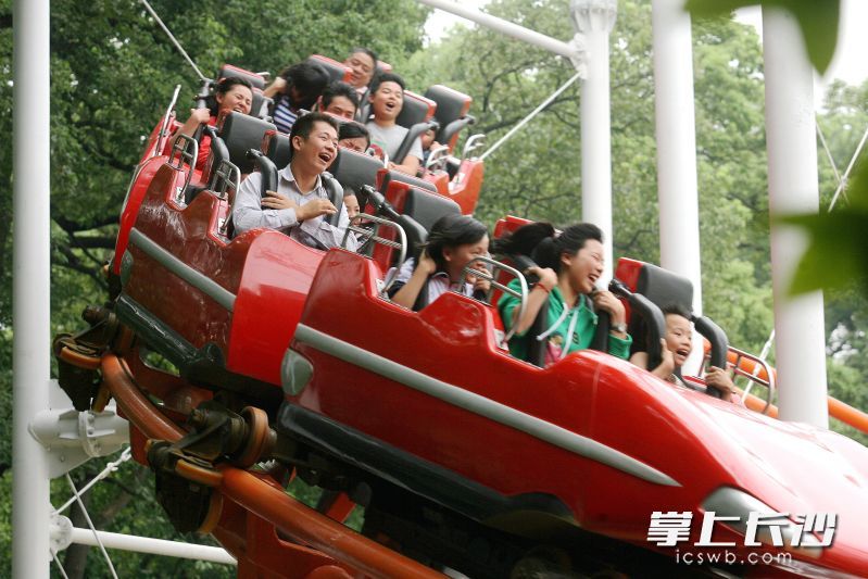烈士公园游乐场的过山车去年被拆除。