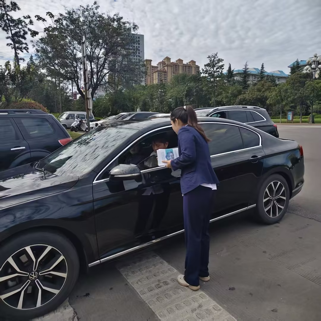 警保联动护国庆 暖心服务伴出行——国寿财险渭南中支全力守护节日平安路