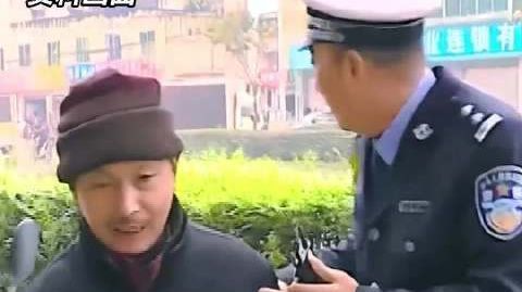 二仙桥大爷再现谭谈交通名场面 曾在《谭谈交通》中走红的“二仙桥大爷”