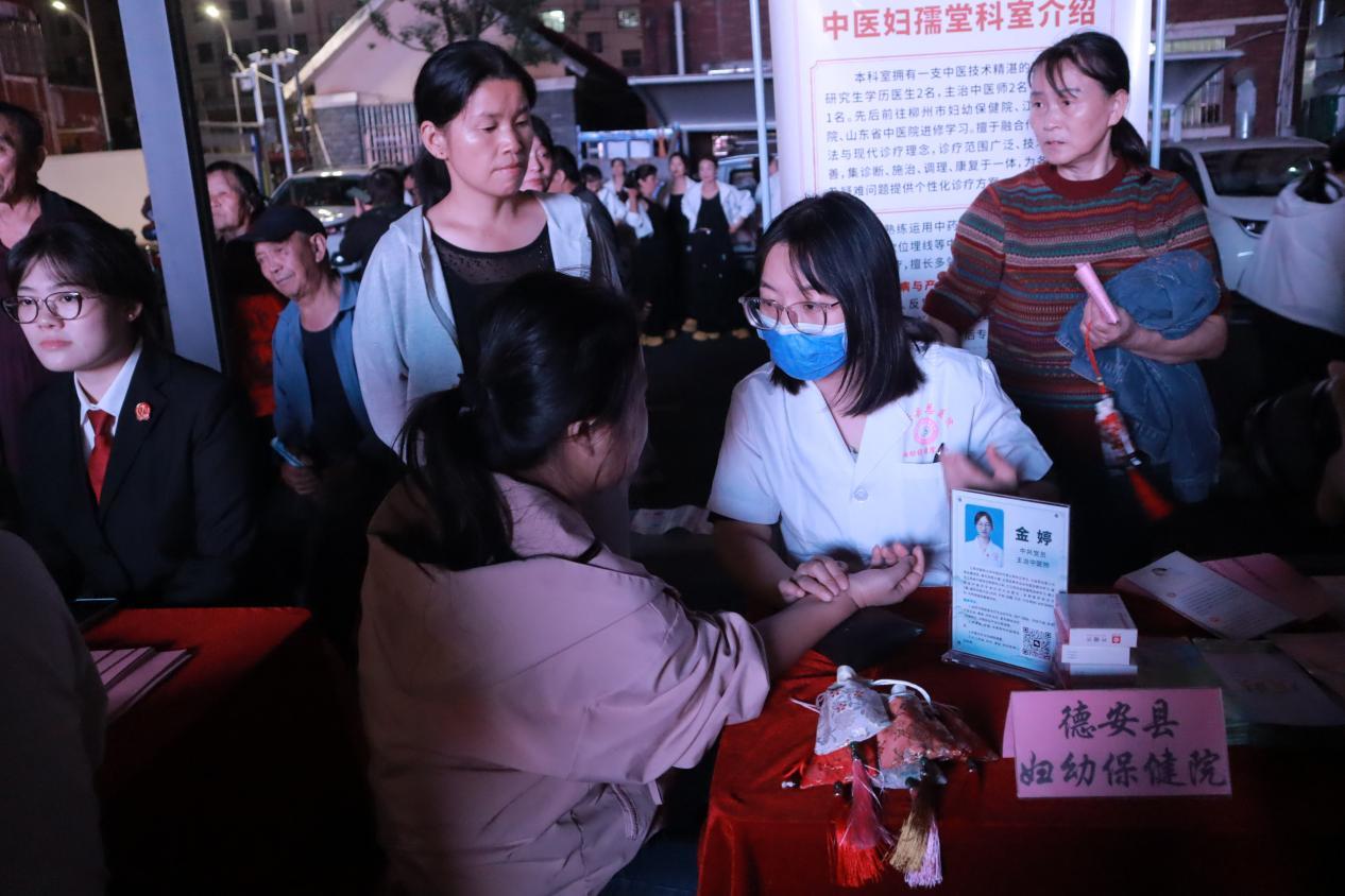 江西德安:情景普法进小区 贴心守护“她”权益