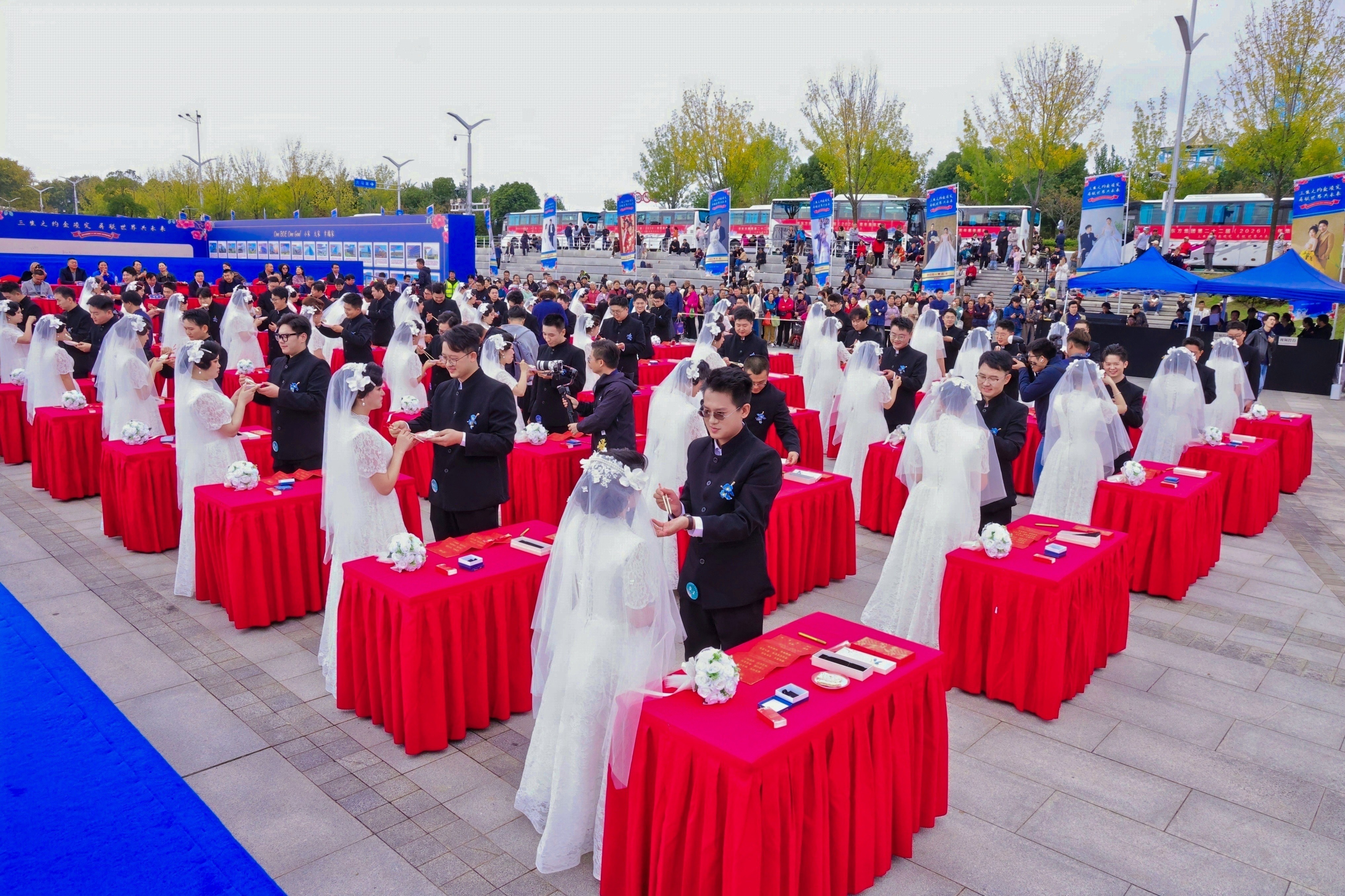 三生之约金陵定:百对新人在浦口火车站穿越民国,共赴“屏联世界”的浪漫