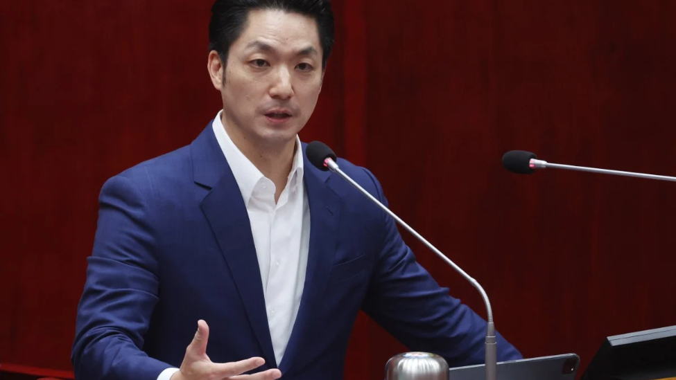 台北市长选战，蒋万安卢秀燕联手提升士气