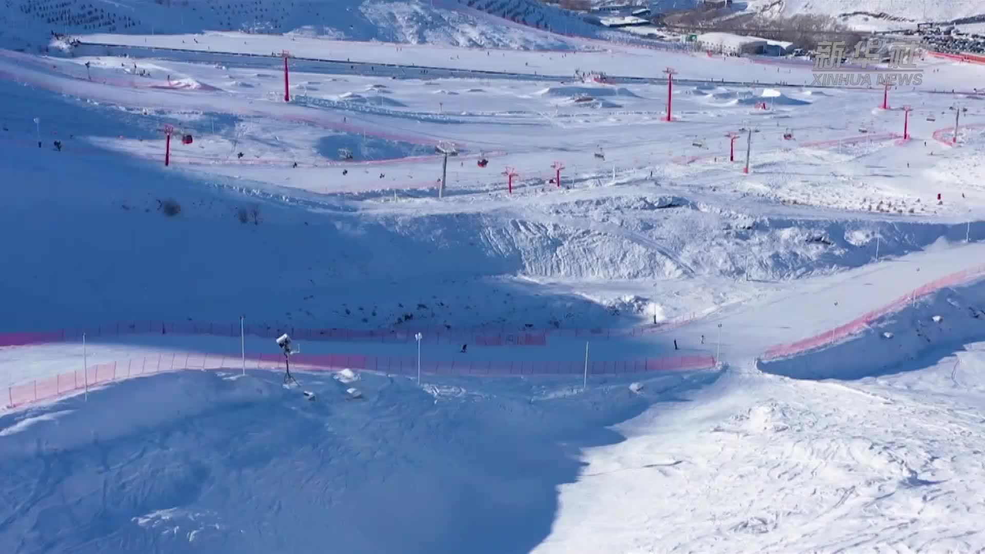 新疆滑雪热度全国领跑 乌鲁木齐承接大批雪友中转