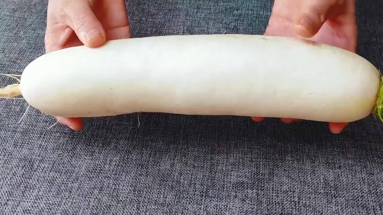 秋天多吃白萝卜，教你一个简单美味的吃法，不用炒不油炸