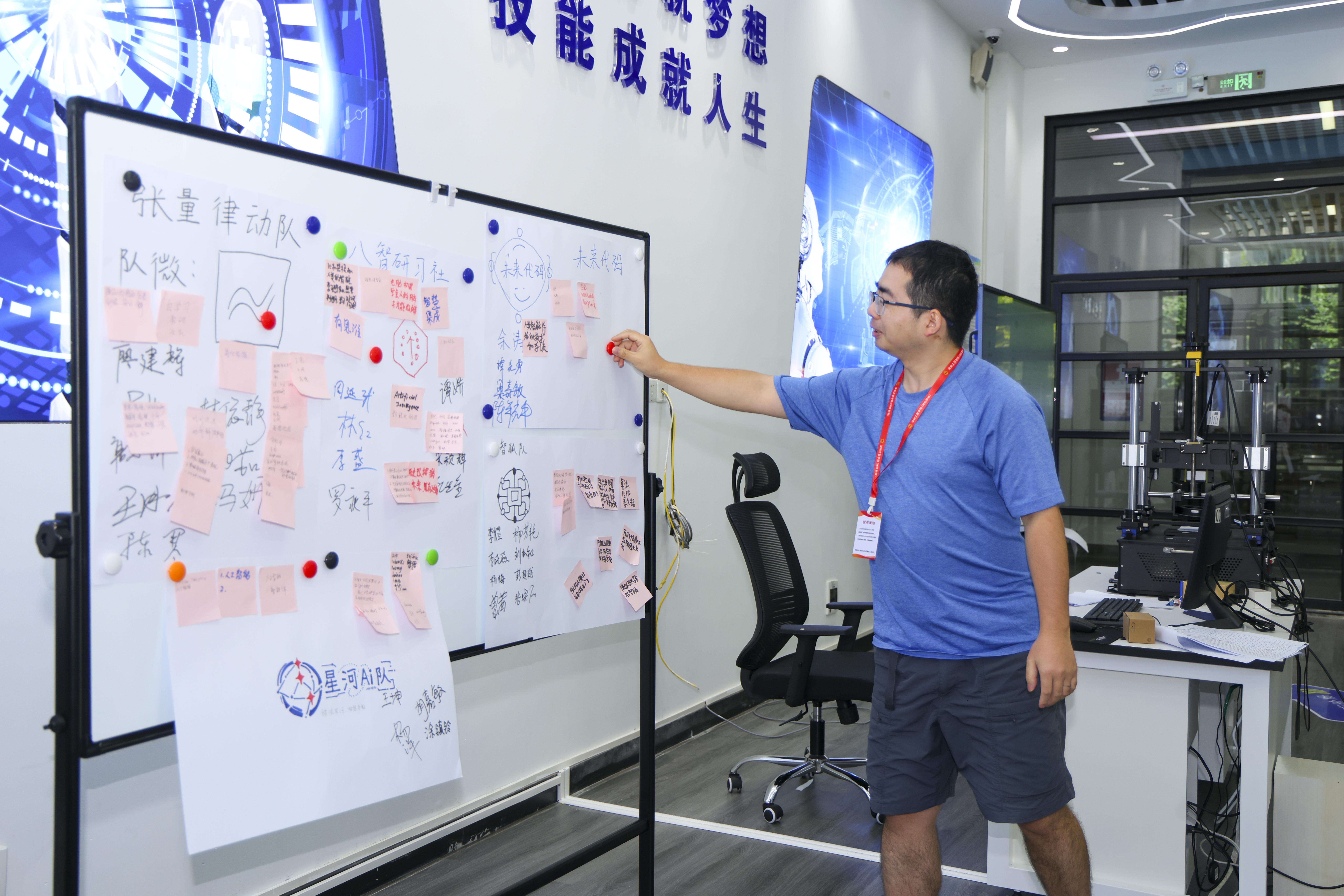 开课啦!深圳工匠学院四大专业同步开班