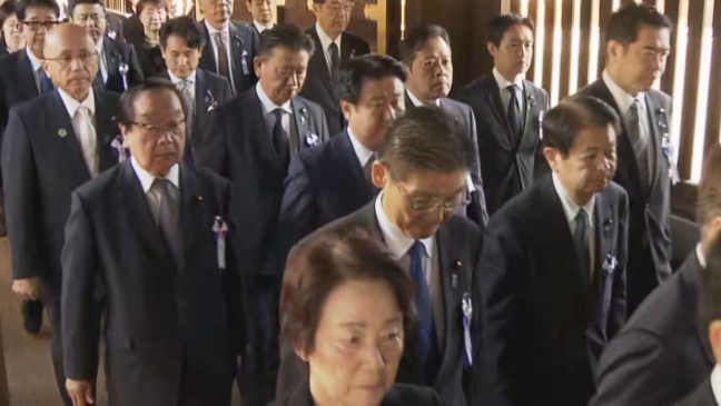 71名日本国会议员集体“拜鬼”