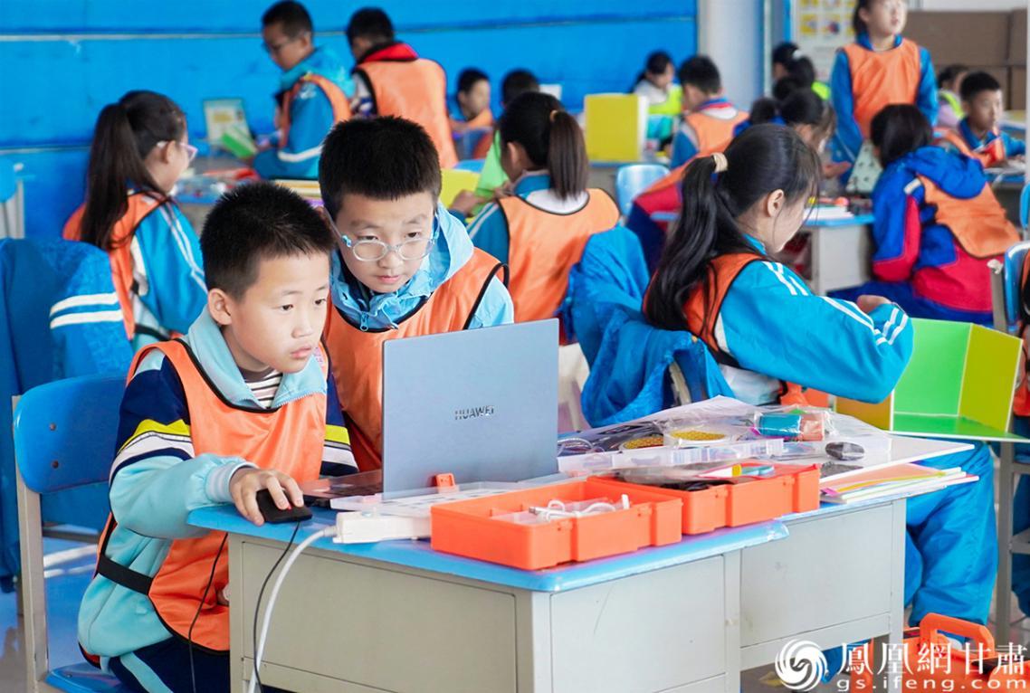 创意智造项目小学组比拼现场 金川区融媒体中心供图