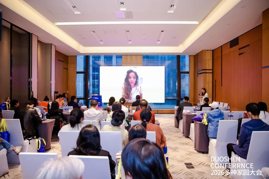 苏美拉女士回顾了与多神家园的合作历程