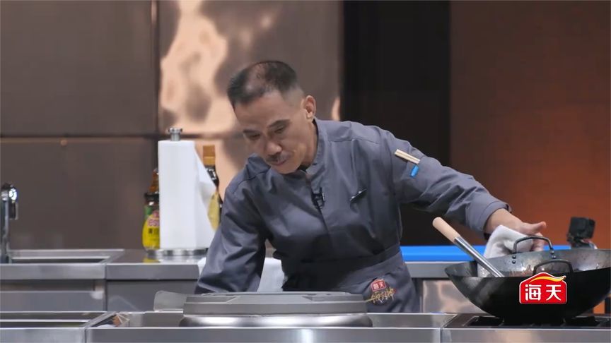 这才是真正老厨神，比赛结束最后8分钟才开火，一击爆炒惊艳全场