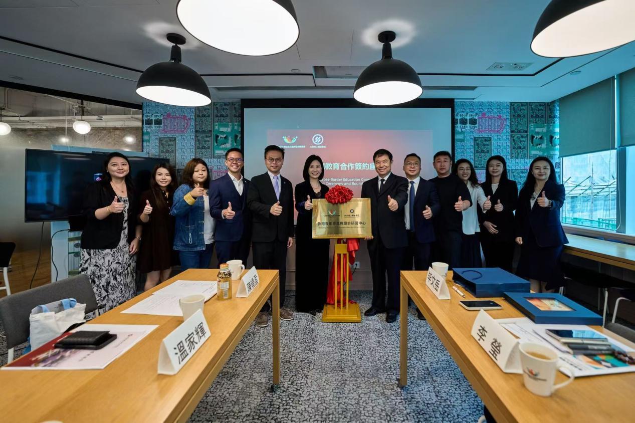 图：揭牌仪式现场大合影