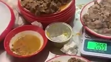 顾客吃自助火锅，离店前煮熟两斤多肉未吃，店家扣50元押金遭差评