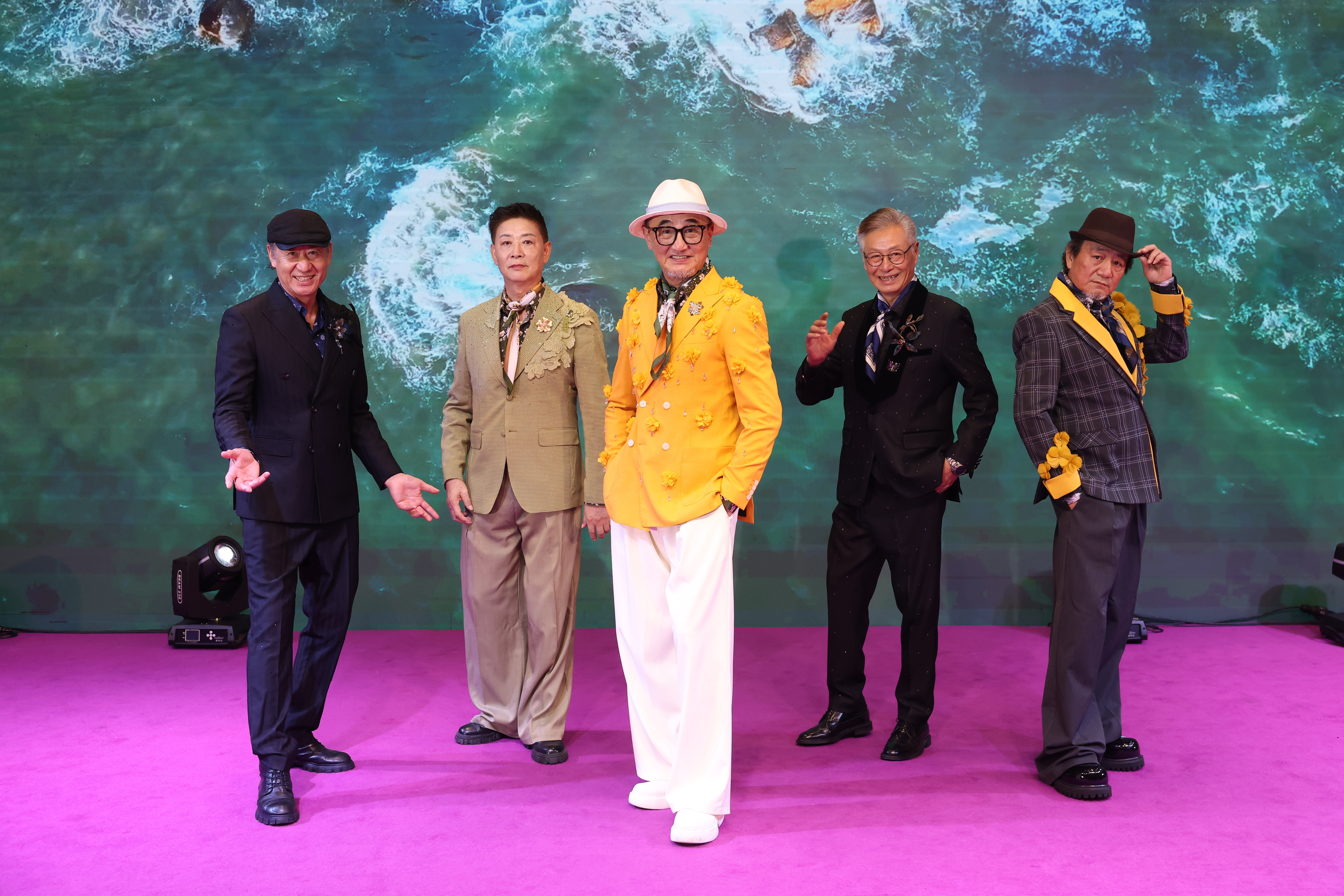 70岁男团组合,拉动的是情绪价值消费