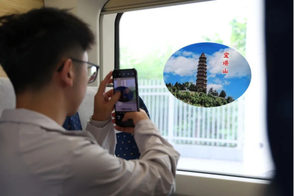 遵义开往延安的动车