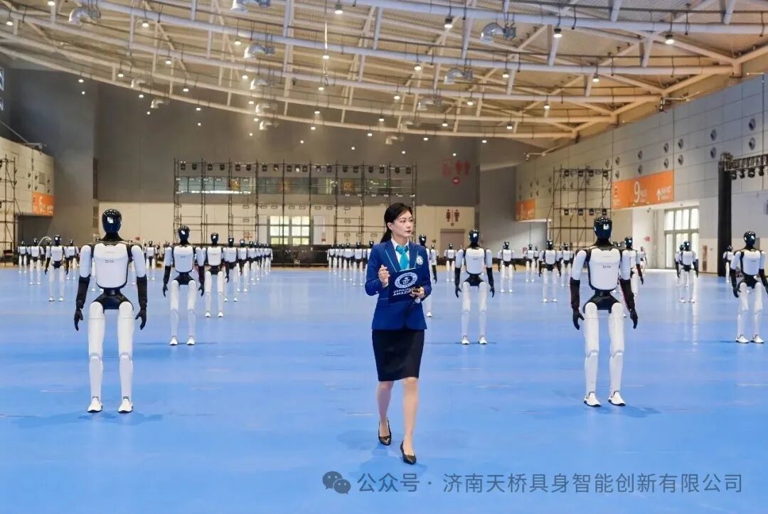 百台人形机器人吉尼斯纪录落地济南:具身智能赋能科技文旅新场景(图1)