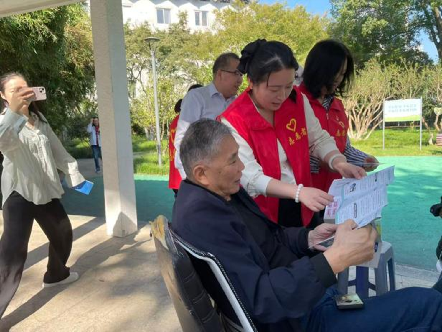 反诈有“术” 护老有“度” ——广发银行宁波分行开展“反诈护老主题志愿服务活动