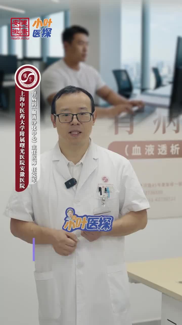 32岁小伙高强度锻炼，竟练出“酱油尿”！近日，32岁的李先生（化名）趁着工作清闲，去健身房进行了一次长时间的高强度锻炼。没想到第二天早晨醒来，不仅浑身酸痛无力，尿液还变成了暗红色的“酱油尿”。检查显