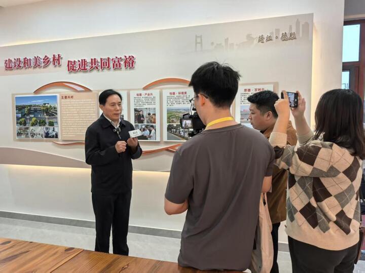 杨恒俊接受采访