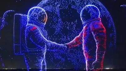 中美合作打造的无人机灯光秀，打破两项世界纪录
