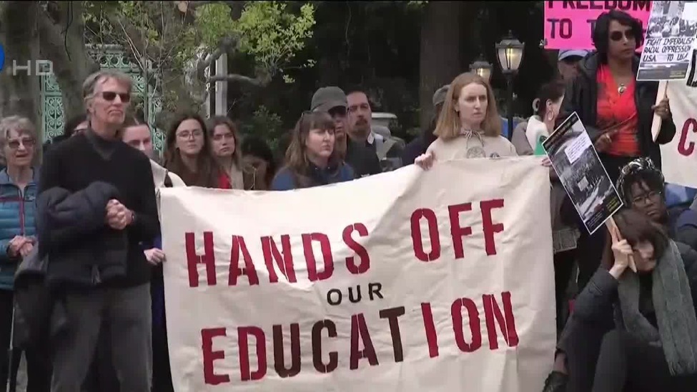 美媒：特朗普政府干预，大量科学家投奔其他国家