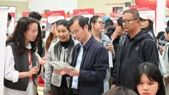 南昌理工学院举办2027届秋季大型供需双选会