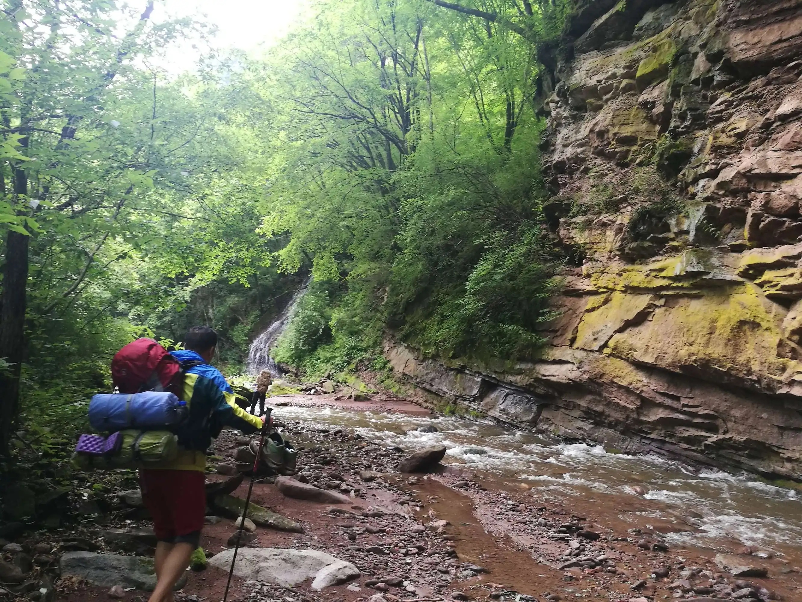▲华亭的关山古道