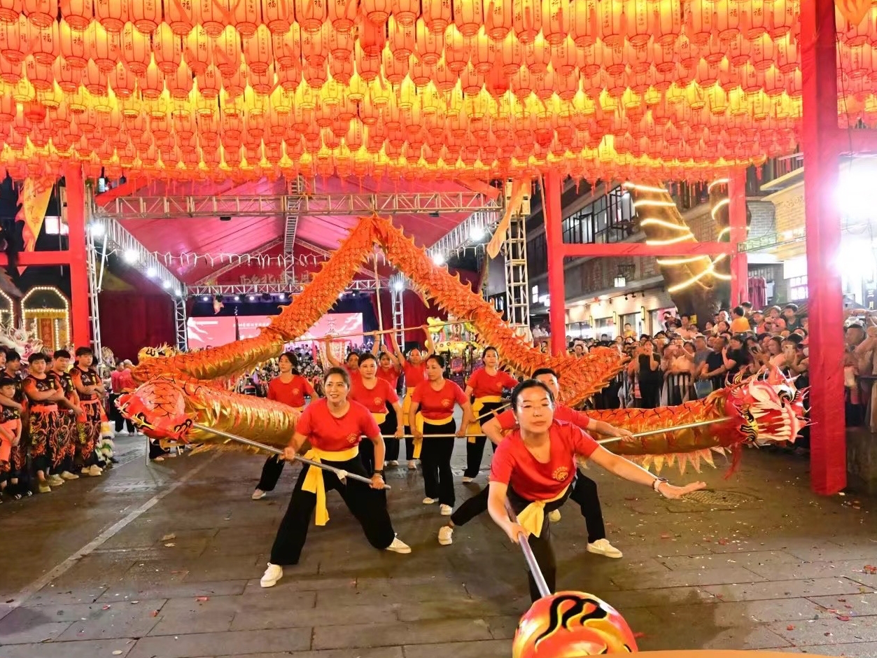 龙舞寄热忱 志愿护非遗|西乡志愿者以热爱守护西乡北帝三月三庙会