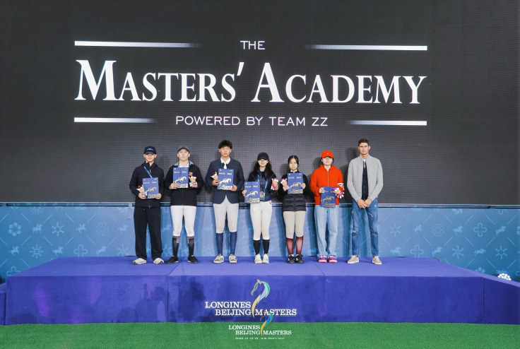 图15:10月16日,Masters’ Academy训练营学员与导师阿尔贝托·佐兹合影
