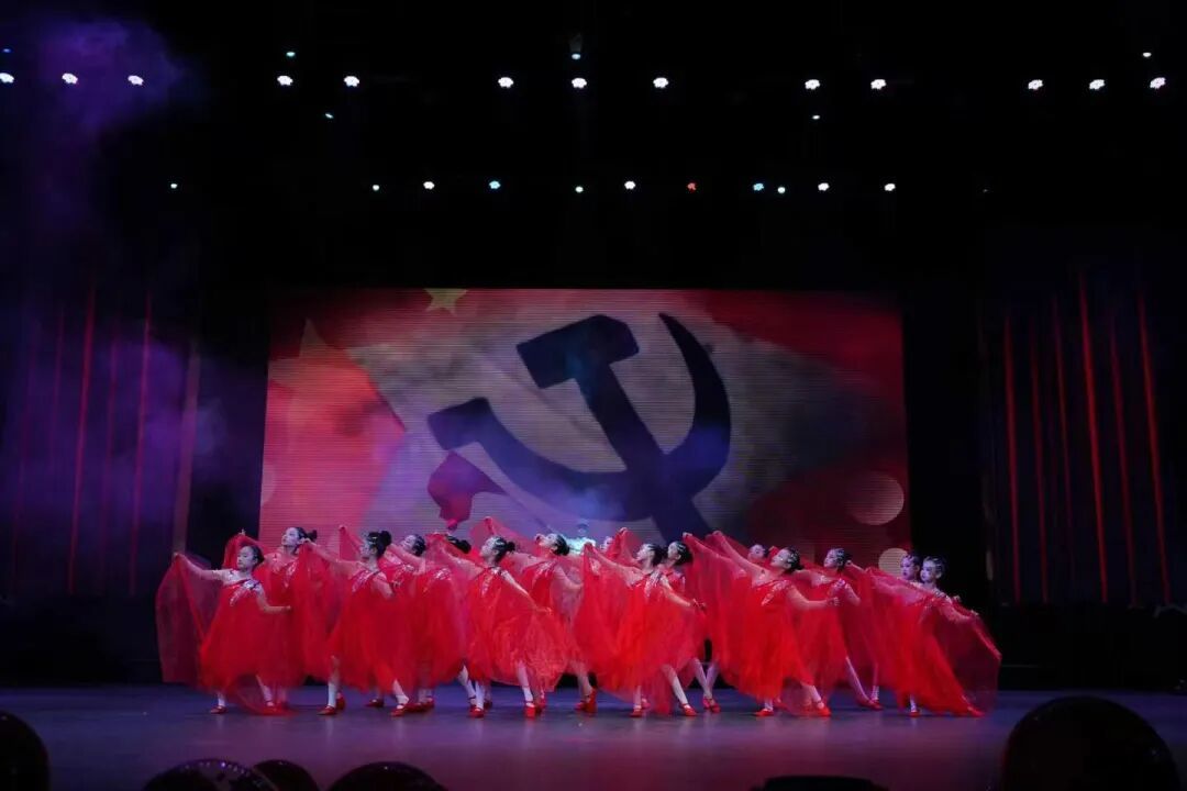 百年薪火育桃李思政深耕绽华章——哈尔滨市兆麟小学思政一体化红色教育成果汇报展演圆满举行(图2)