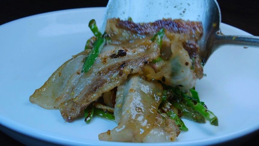 谁说回锅肉一定要豆瓣酱，烧椒味的也很板扎